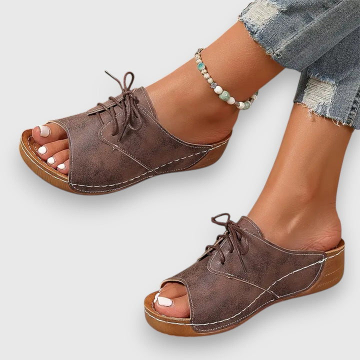 Saskia – Vintage-Style Sandal